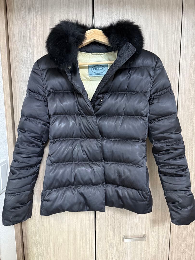 お*ち様 プラダ　ダウンジャケット　黒