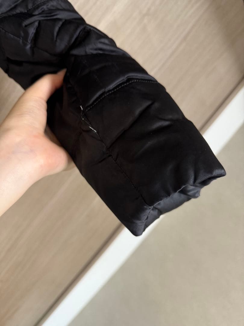 お*ち様 プラダ　ダウンジャケット　黒