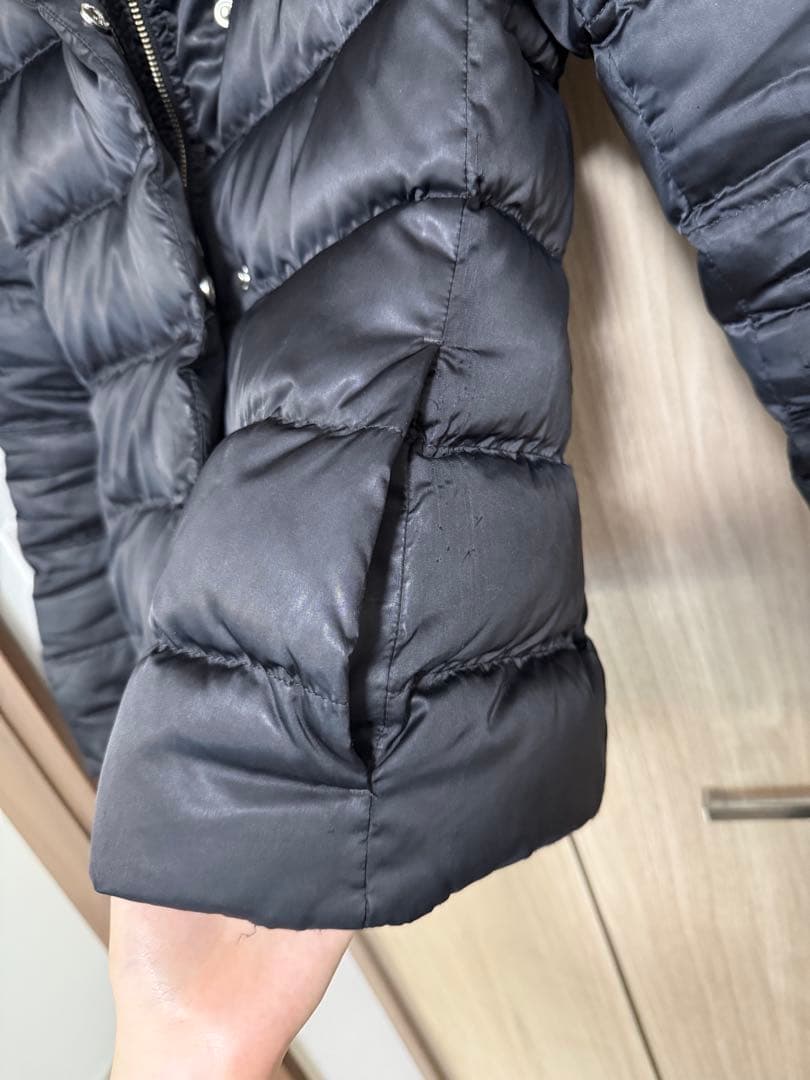 お*ち様 プラダ　ダウンジャケット　黒