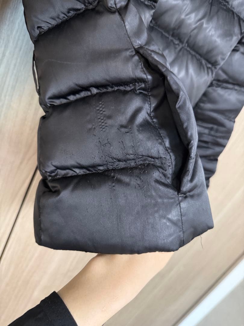 お*ち様 プラダ　ダウンジャケット　黒