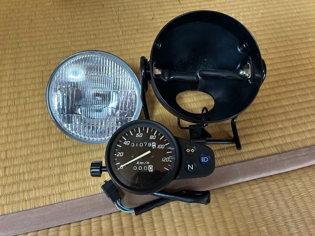 FTR223 MC34 純正メーター　純正ヘッドライト　1079km外し