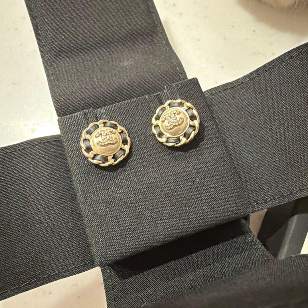 CHANEL シャネル ピアス パール 新作 ロゴ