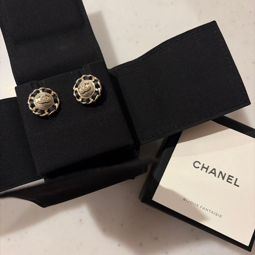 CHANEL シャネル ピアス パール 新作 ロゴ