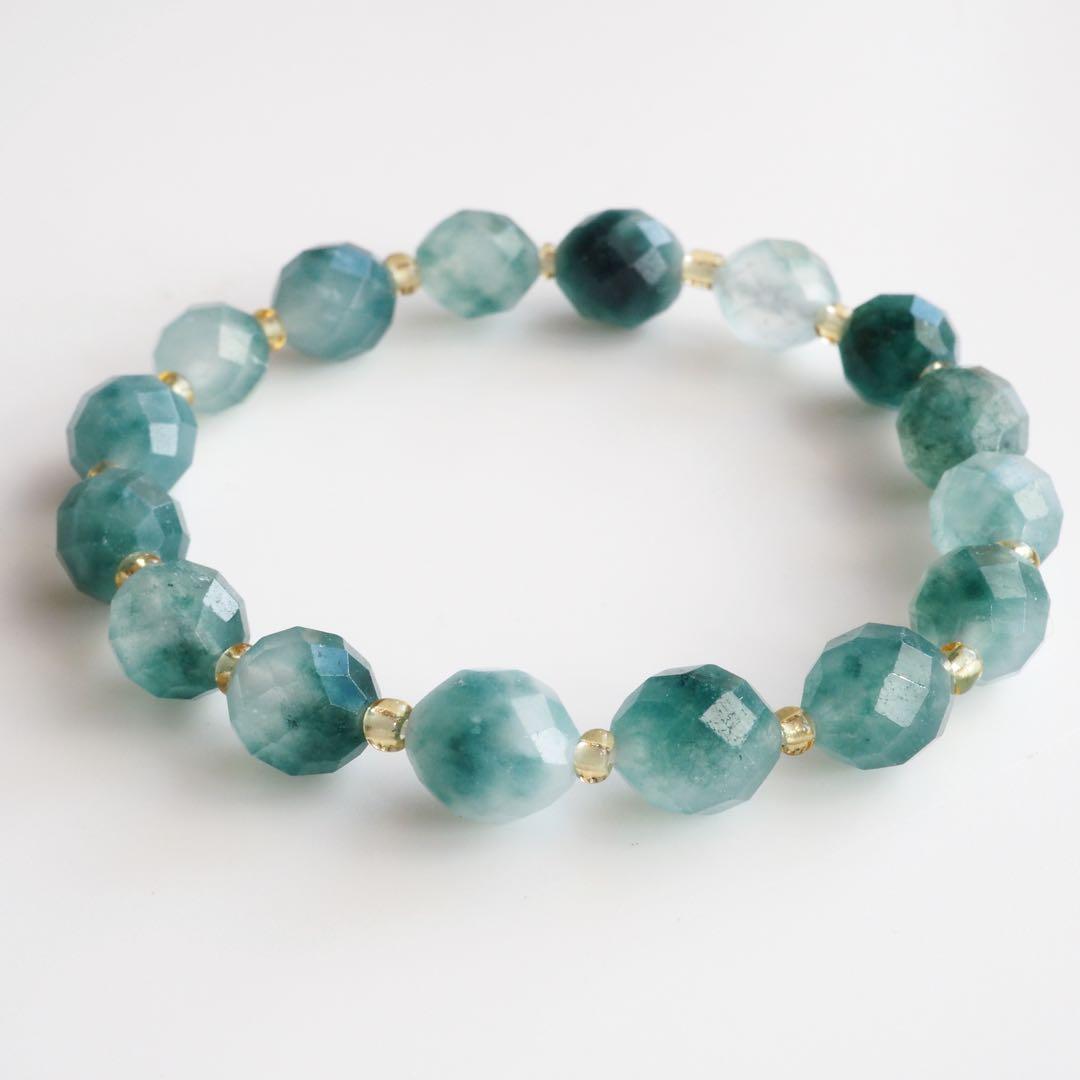 【Ruby】天然ホワイトシェルのマリアネックレストップ