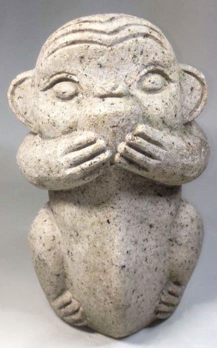 三猿の石像彫刻（見ざる、言わざる、聞かざる）