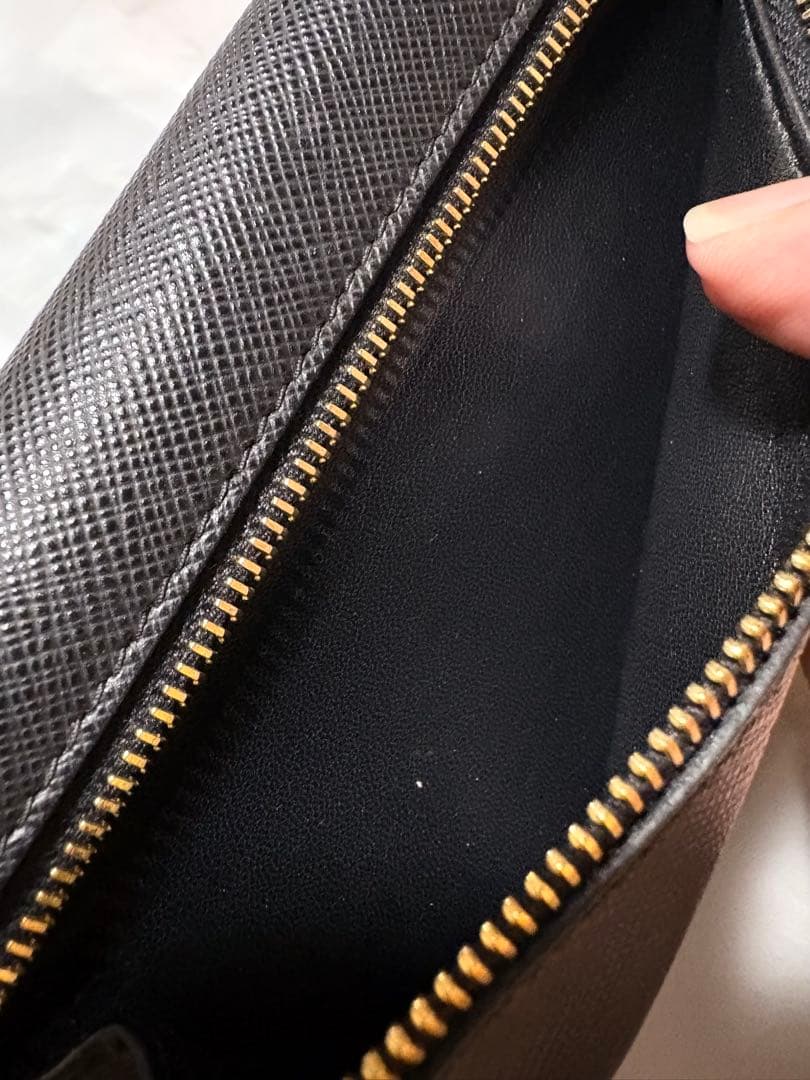 PRADA サフィアーノレザー トライアグル 長財布