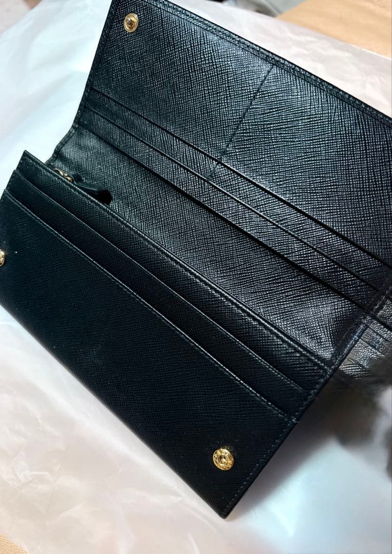 PRADA サフィアーノレザー トライアグル 長財布