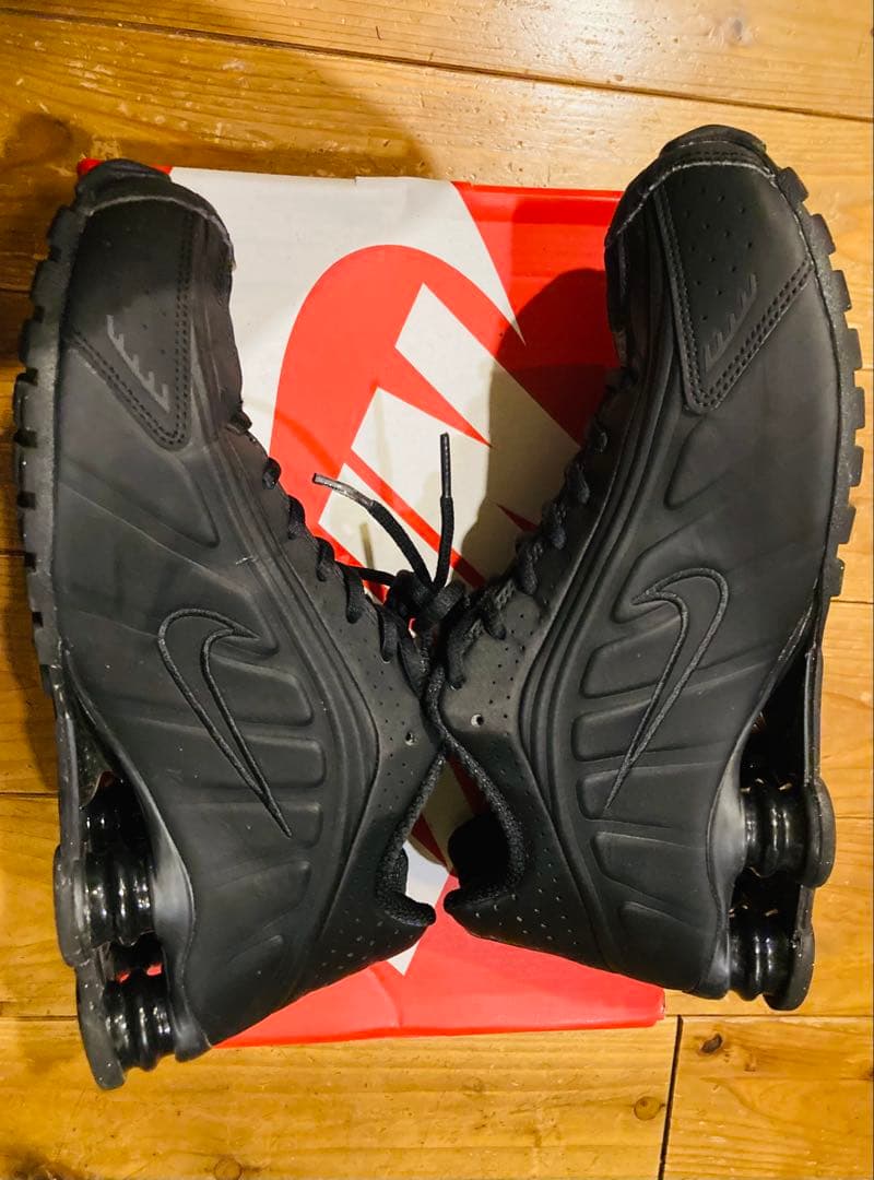 靴 Nike Shox R4 Black