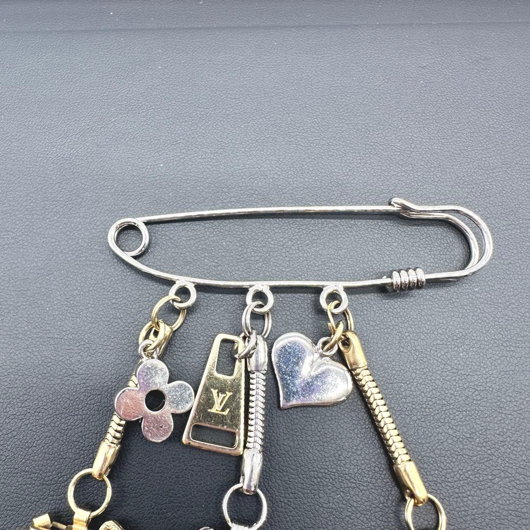 専用★LOUIS VUITTON メタルLVパドロックピンブローチ★C34