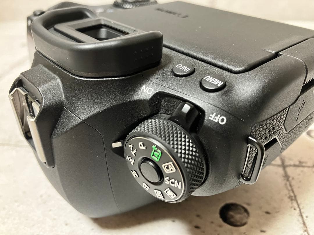 Canon EOS 6D Mark II ボディ　キズなし美品