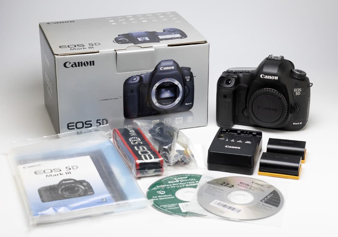 Canon EOS-5D Mark III ボディ ムック本付き！（値引き済み）