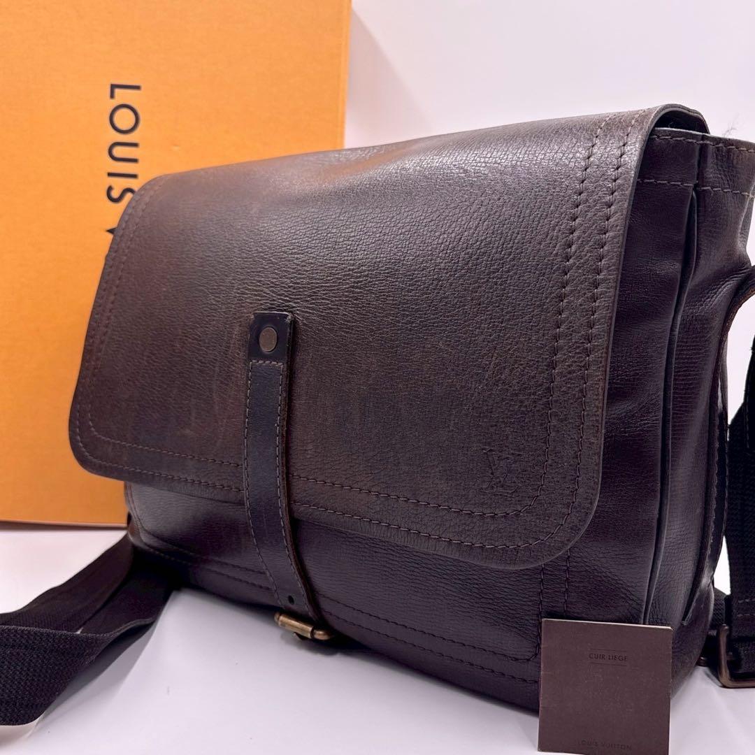 LOUIS VUITTON ルイヴィトン ユタ オマハ メッセンジャーバッグ