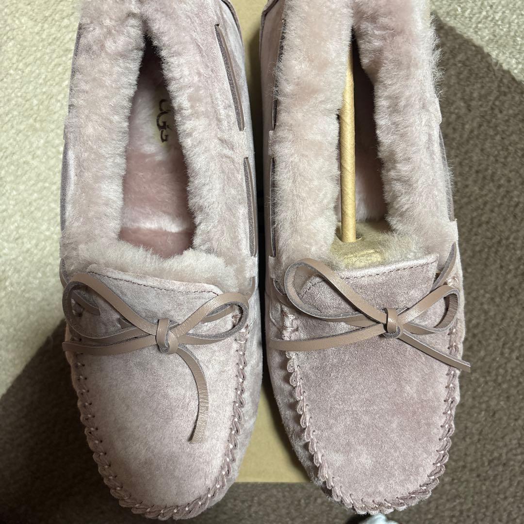 UGG ピンク モカシン