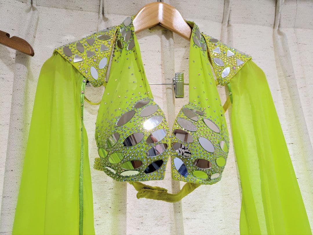 低身長さんに　蛍光グリーン ベリーダンス 衣装　セットアップ