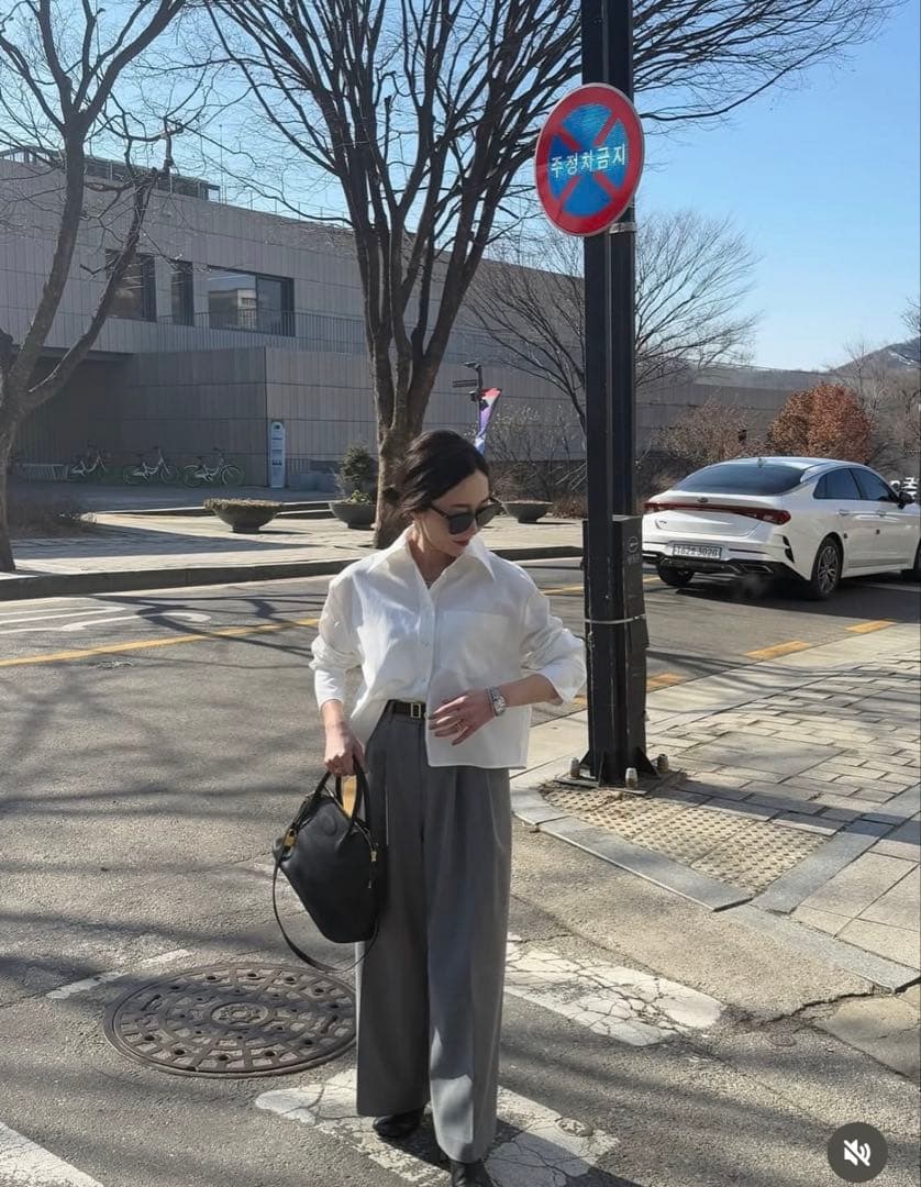 yonfa 新品未使用タグ付き　ボクシークロップドシャツ