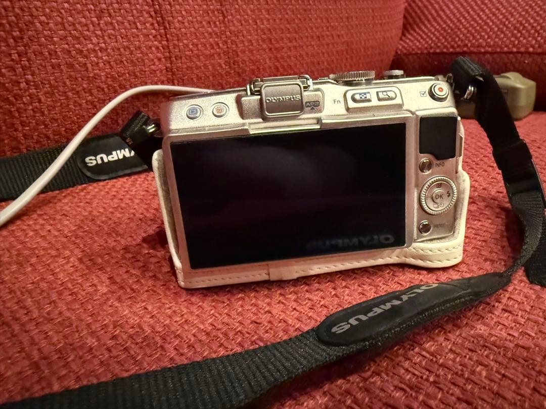 ミラーレス一眼OLYMPUS PEN Lite E-PL6