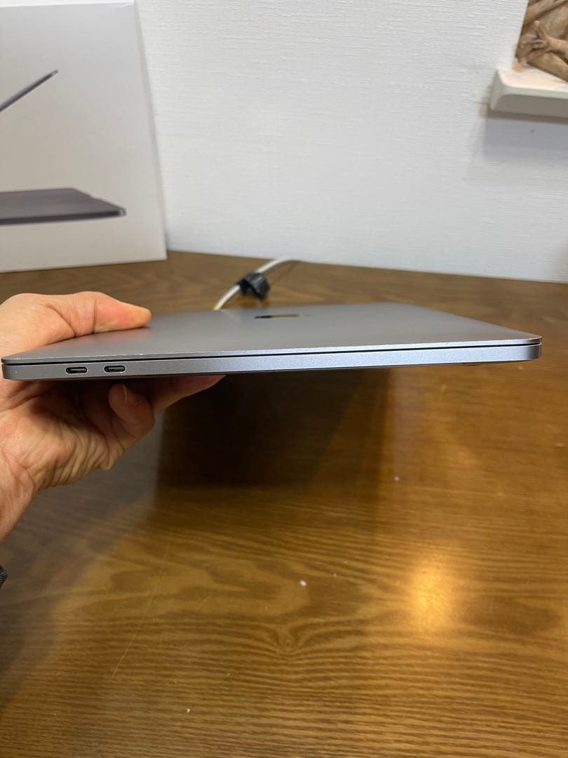 MacBook Pro 13インチ 2018 i7 16GB 512GB SSD