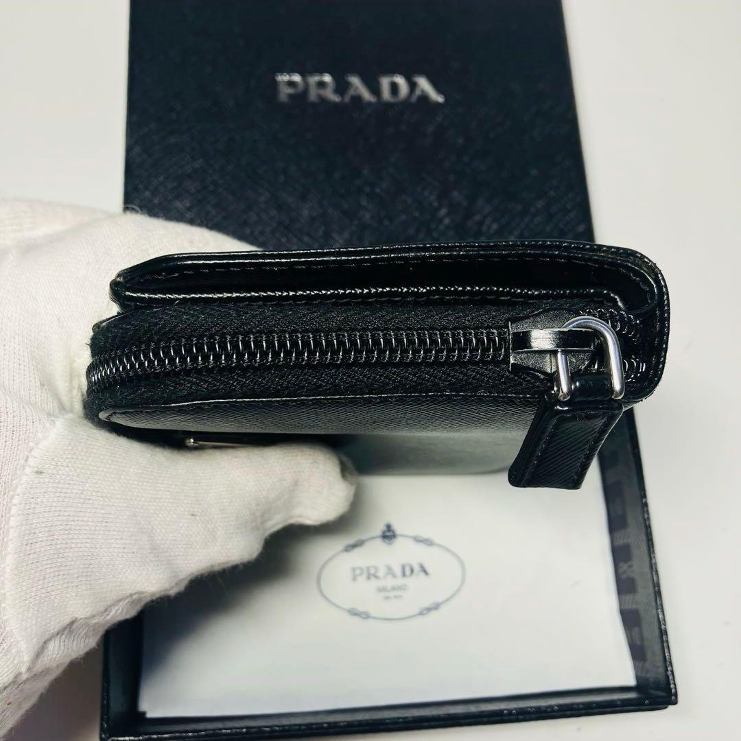極美品　PRADA 黒 コンパクトウォレット　 サフィアーノレザーシルバー金具