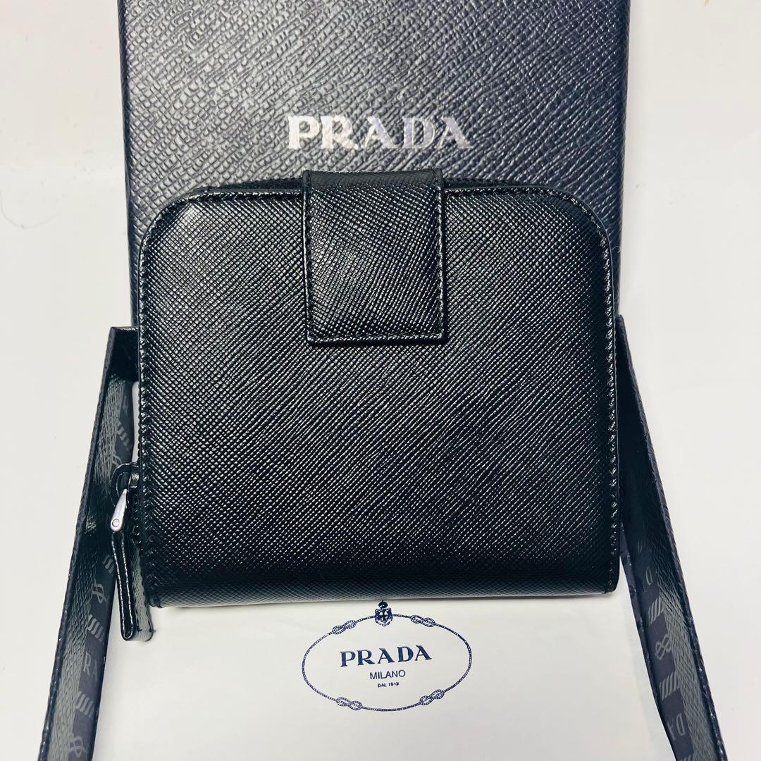 極美品　PRADA 黒 コンパクトウォレット　 サフィアーノレザーシルバー金具
