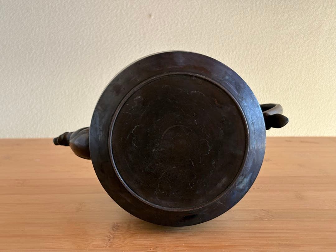 ドラゴン注ぎ口の銅製ティーポット