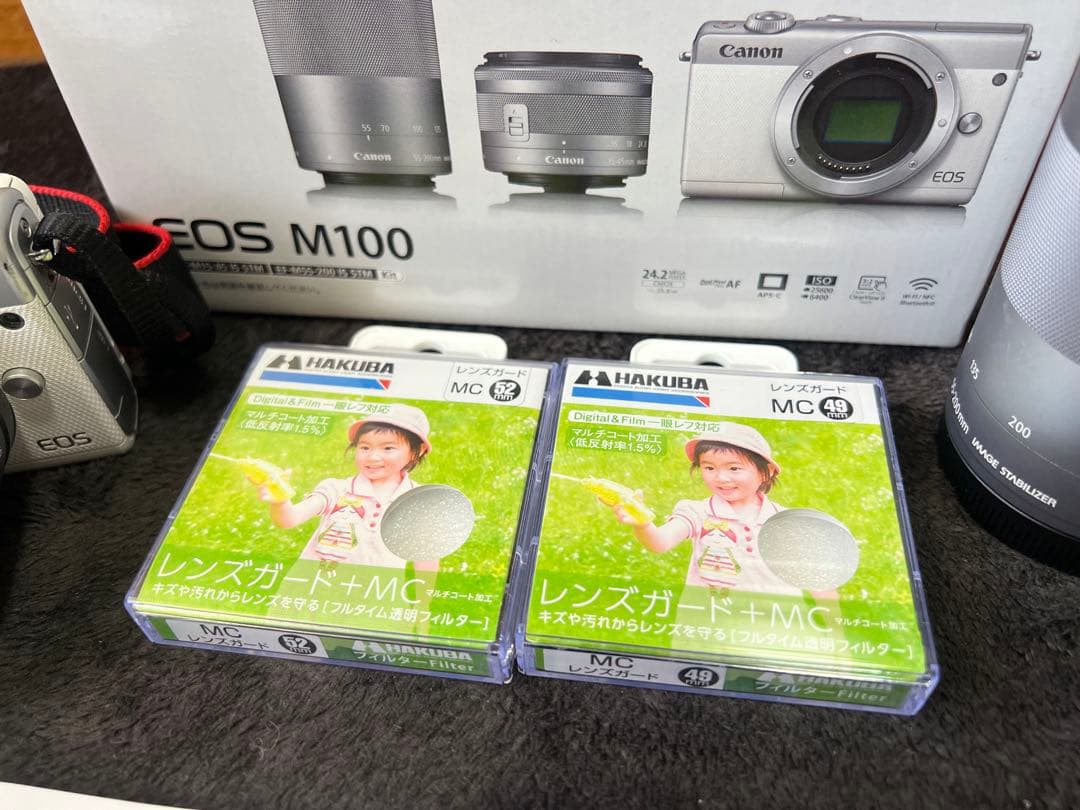 Canon EOS M100 ダブルレンズキット　ホワイト　ミラーレスカメラ