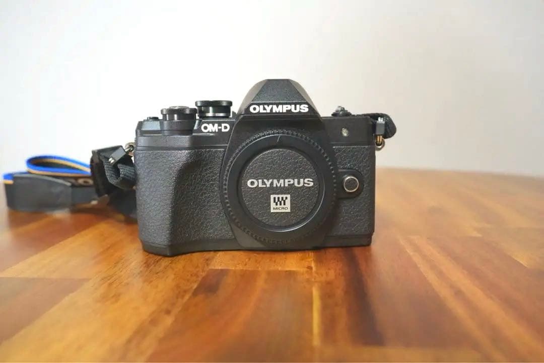 OLYMPUS OM-D E-M10 Mark III 本体+レンズ+SDカード