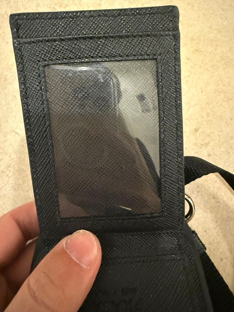 PRADA プラダ iPhoneケース ショルダー ストラップ付　カード収納