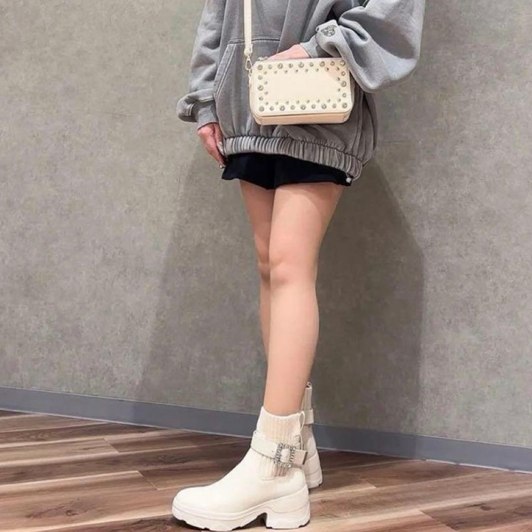 +diana プラスダイアナ　撥水 クリスタルバックル ショートブーツ　23.5