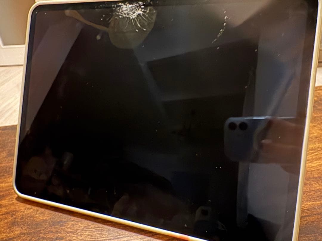 iPad本体 画面ひび割れあり