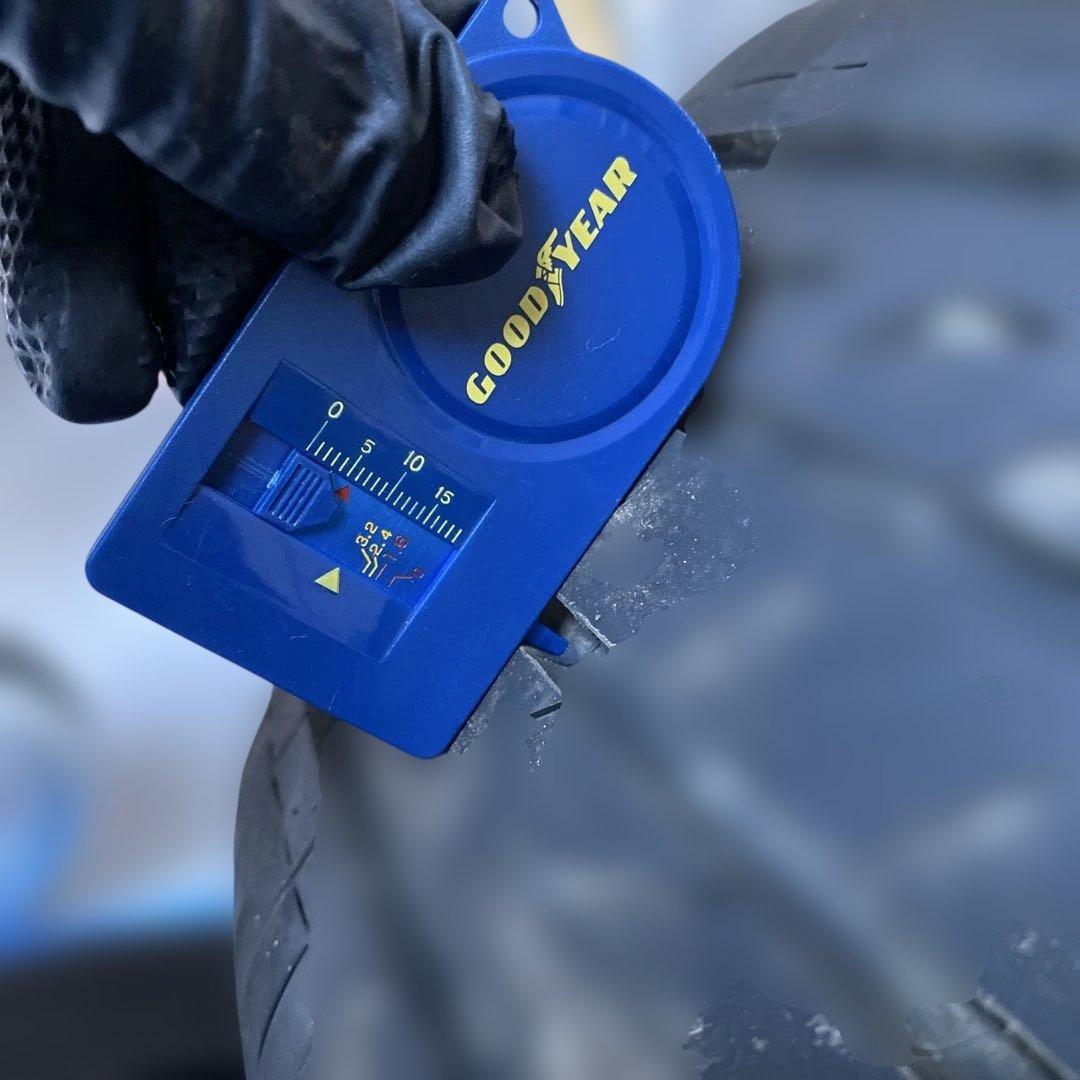 トヨタ220系クラウン　Gエグゼクティブ 純正18インチAW BS REGNO