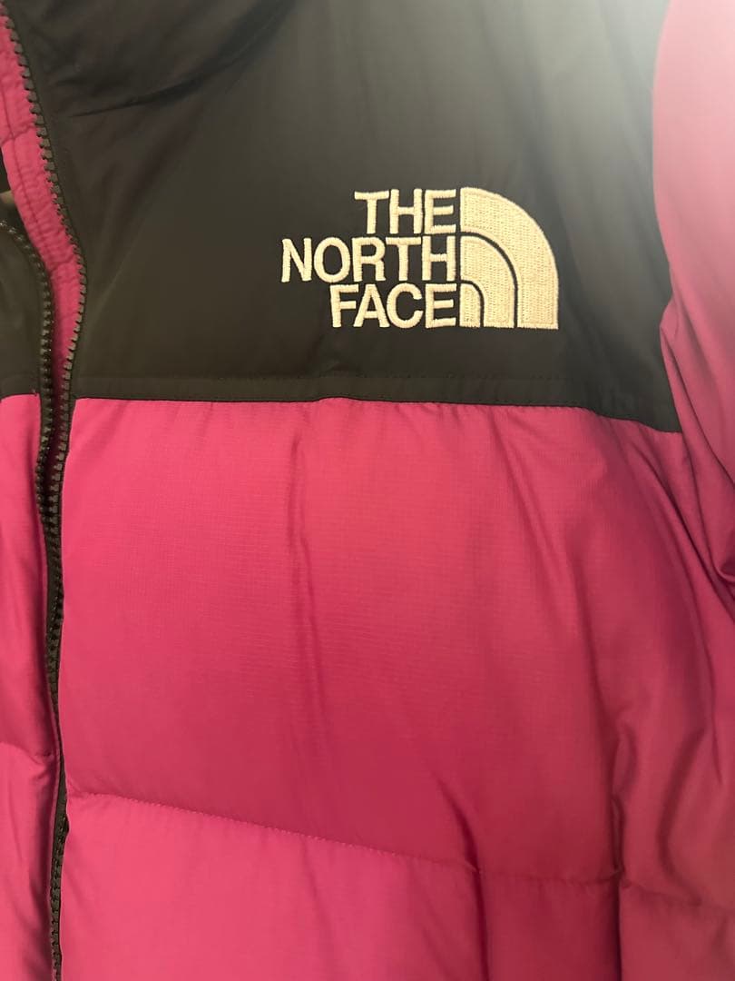 THE NORTH FACE フード付きダウンジャケット 黒・ピンク　ヌプシ