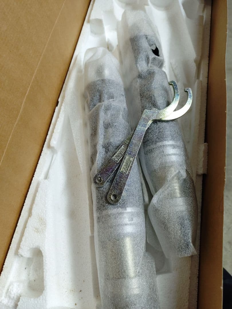 W650オーリンズKA224リアショック