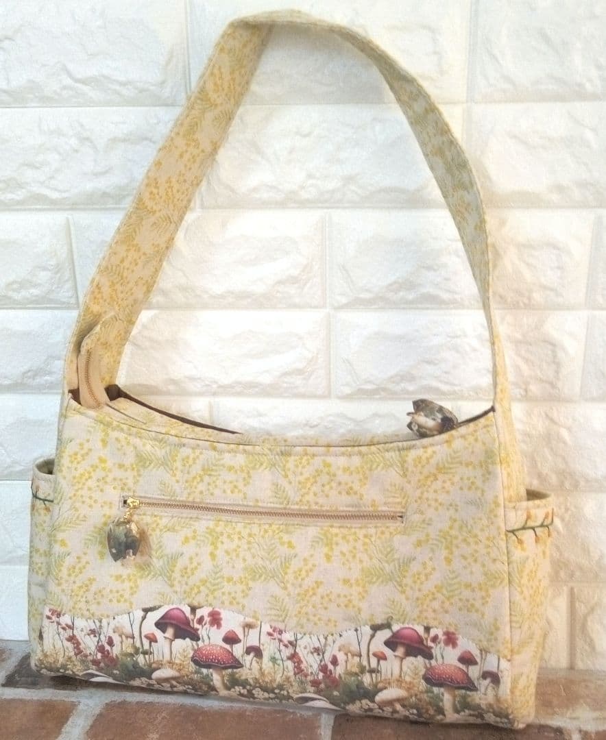 う*ン様 《値下げしました》ハンドメイド　肩掛けカバン　スーちゃん　ビリーくん