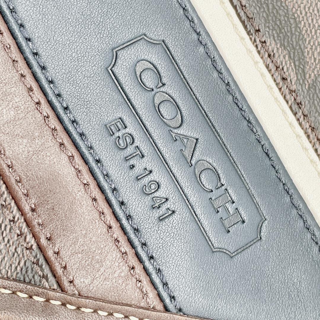 コーチ　メッセンジャーバッグ　レザー　PVC　A4収納可能　男女兼用　ブラウン