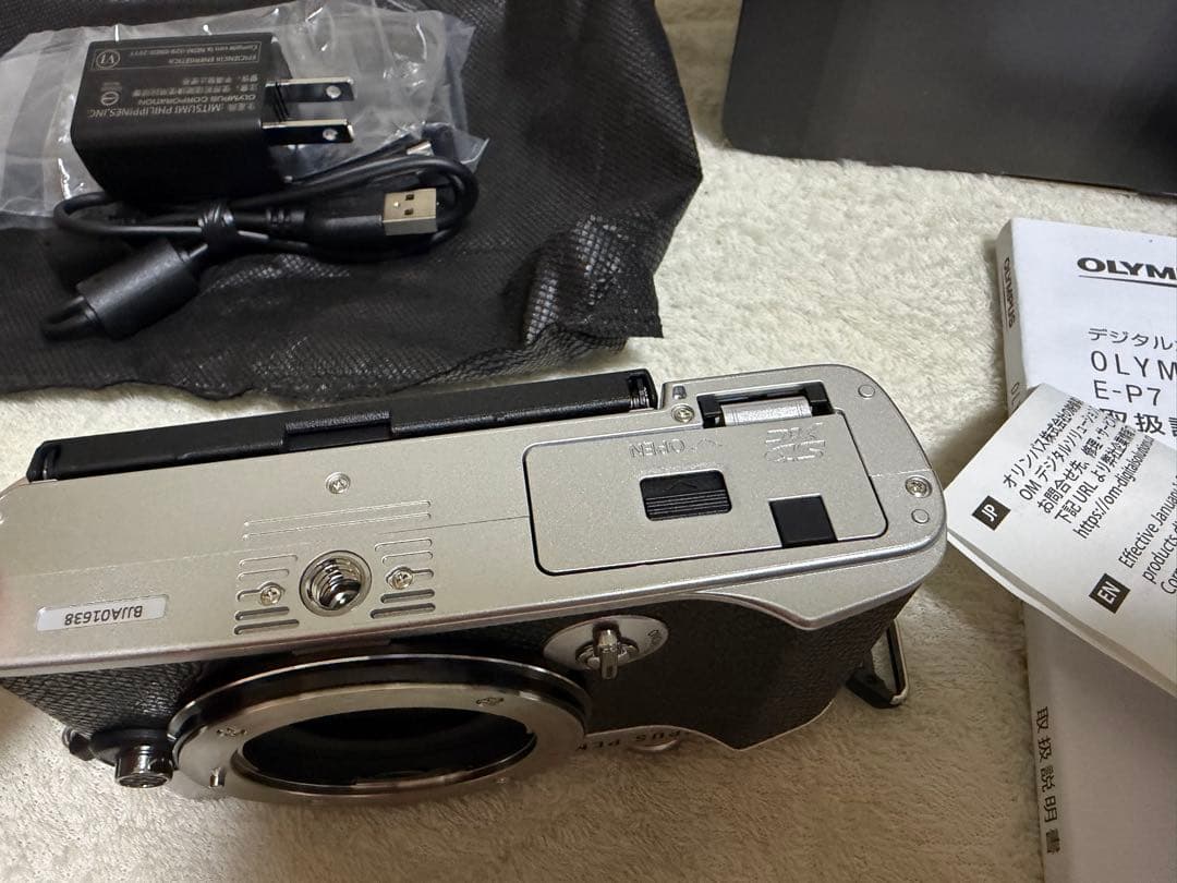 OLYMPUS PEN E-P7 14-42mm EZ レンズキット シルバー