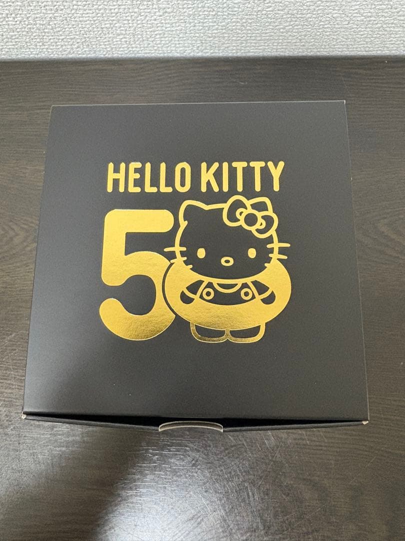 新品　ハローキティ50周年記念 CASIO G-SHOCK コラボモデル