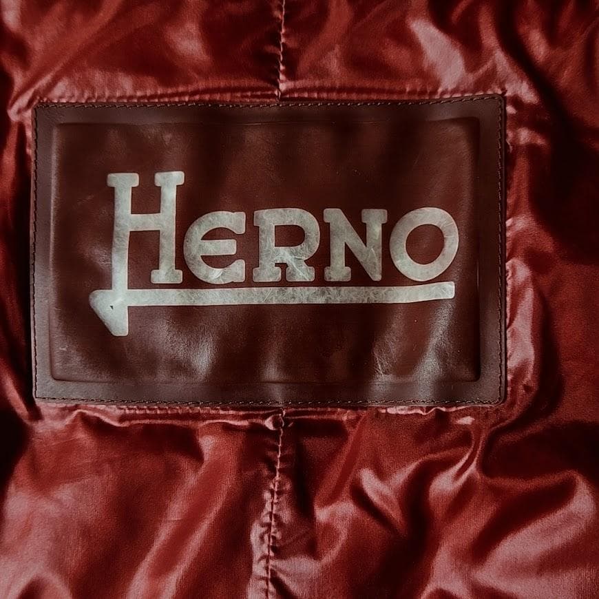 値下げしました HERNO フェザーダウンベスト ジャケット　レッドブラウン光沢