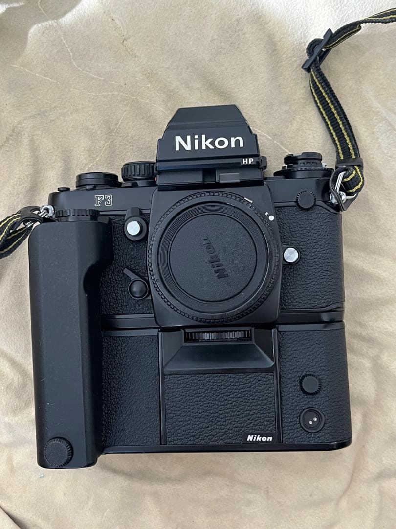 Nikon F3 HP 一眼レフカメラ・SB-12、MD-4、プロストラップ付き