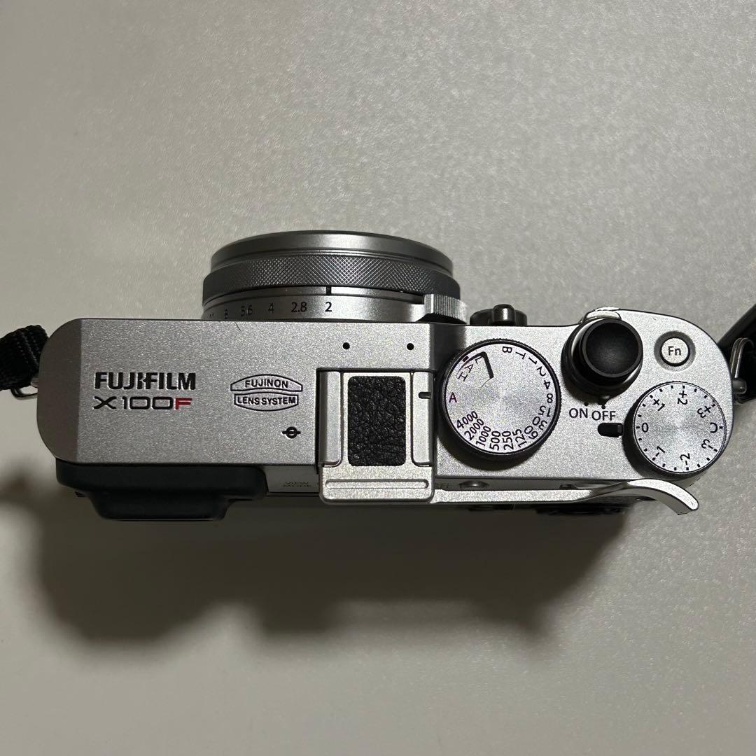 【美品】FUJIFILM X100F シルバー 純正レザーケース＋サムグリップ付