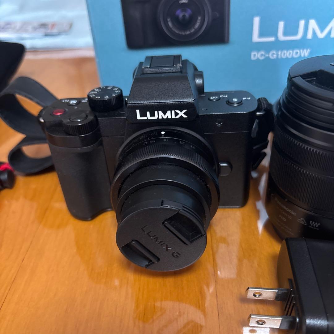 小型軽量ミラーレス一眼カメラ　ルミックス　ダブルズームレンズキット