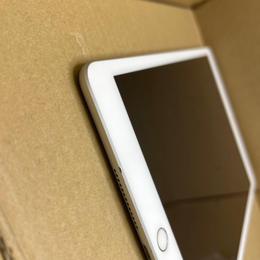 iPad (第７世代) Wi-Fi + Cellular 128GB シルバー