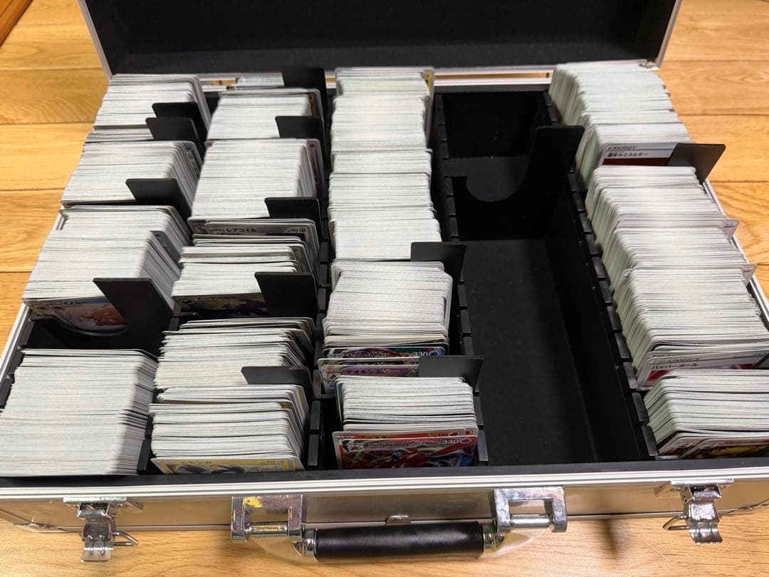 ポケモンカードセット 引退品 アタッシュケース付き TOYGEA