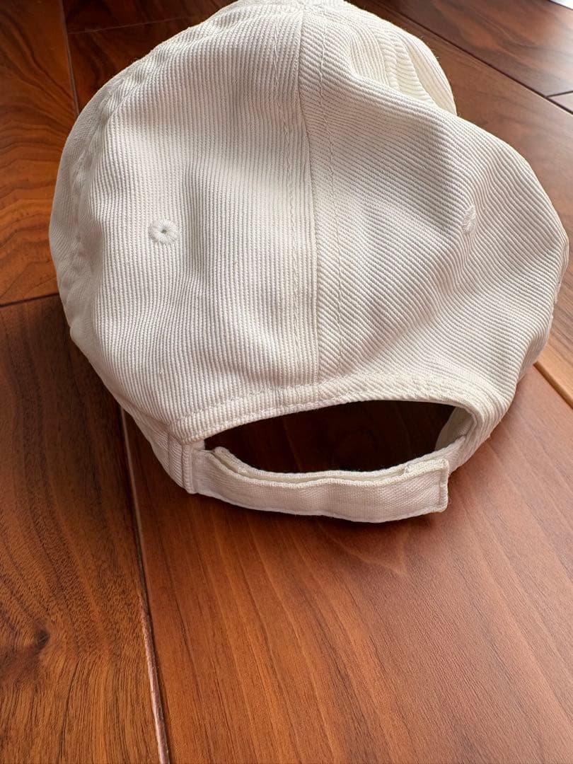 BALENCIAGA ホワイト ベースボールキャップ