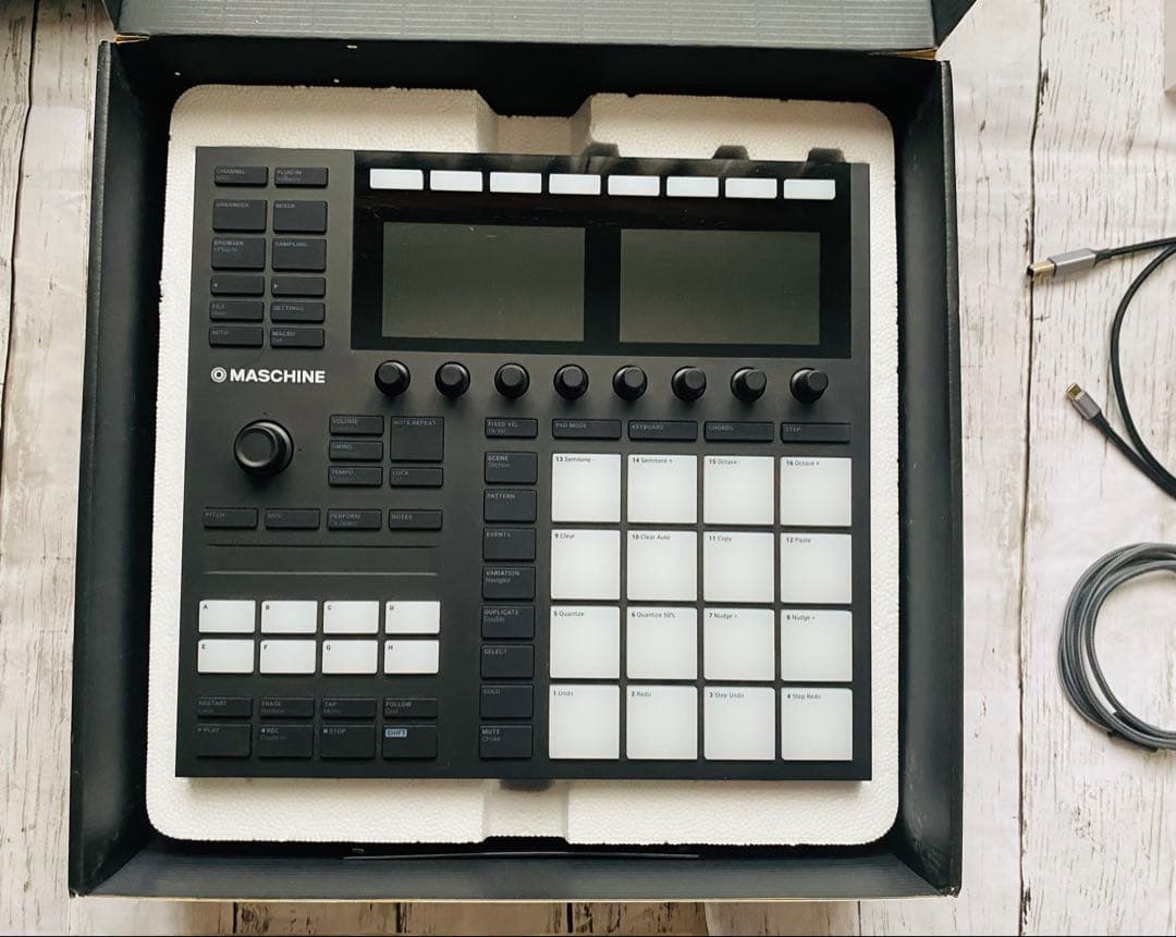 ■MASCHINE MK3 （箱・ケース・ガイドブック・IDあり）