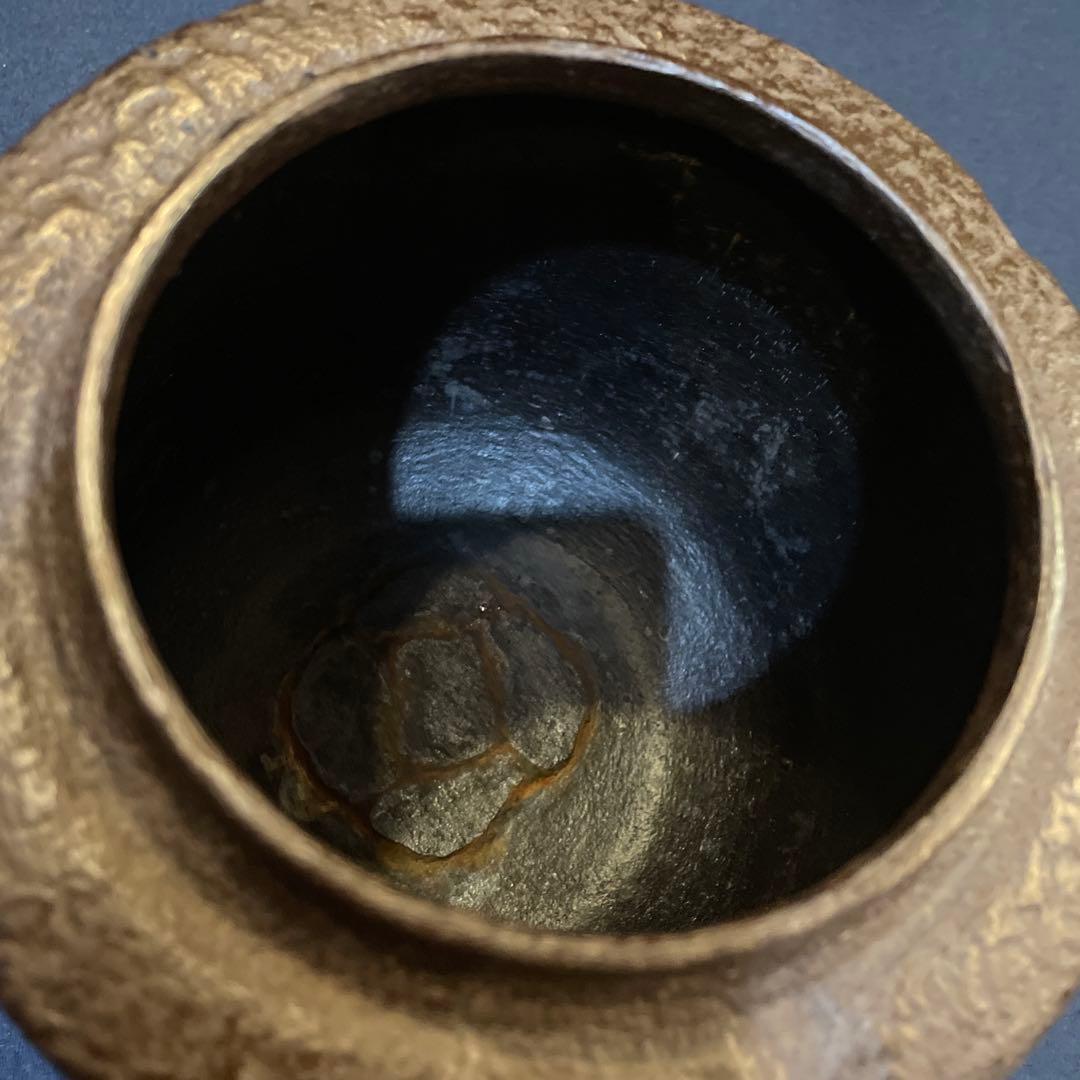 茶道具　釜師【大國 藤兵衛】(造)の※松地に波千鳥紋『筒尾垂釜』共箱　釜