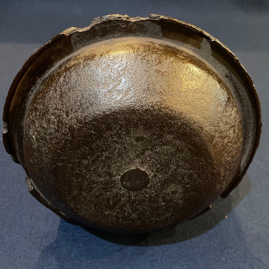 茶道具　釜師【大國 藤兵衛】(造)の※松地に波千鳥紋『筒尾垂釜』共箱　釜