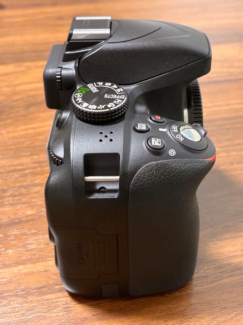 【美品】Nikon D3300 デジタル一眼レフカメラ本体(ショット数587回)