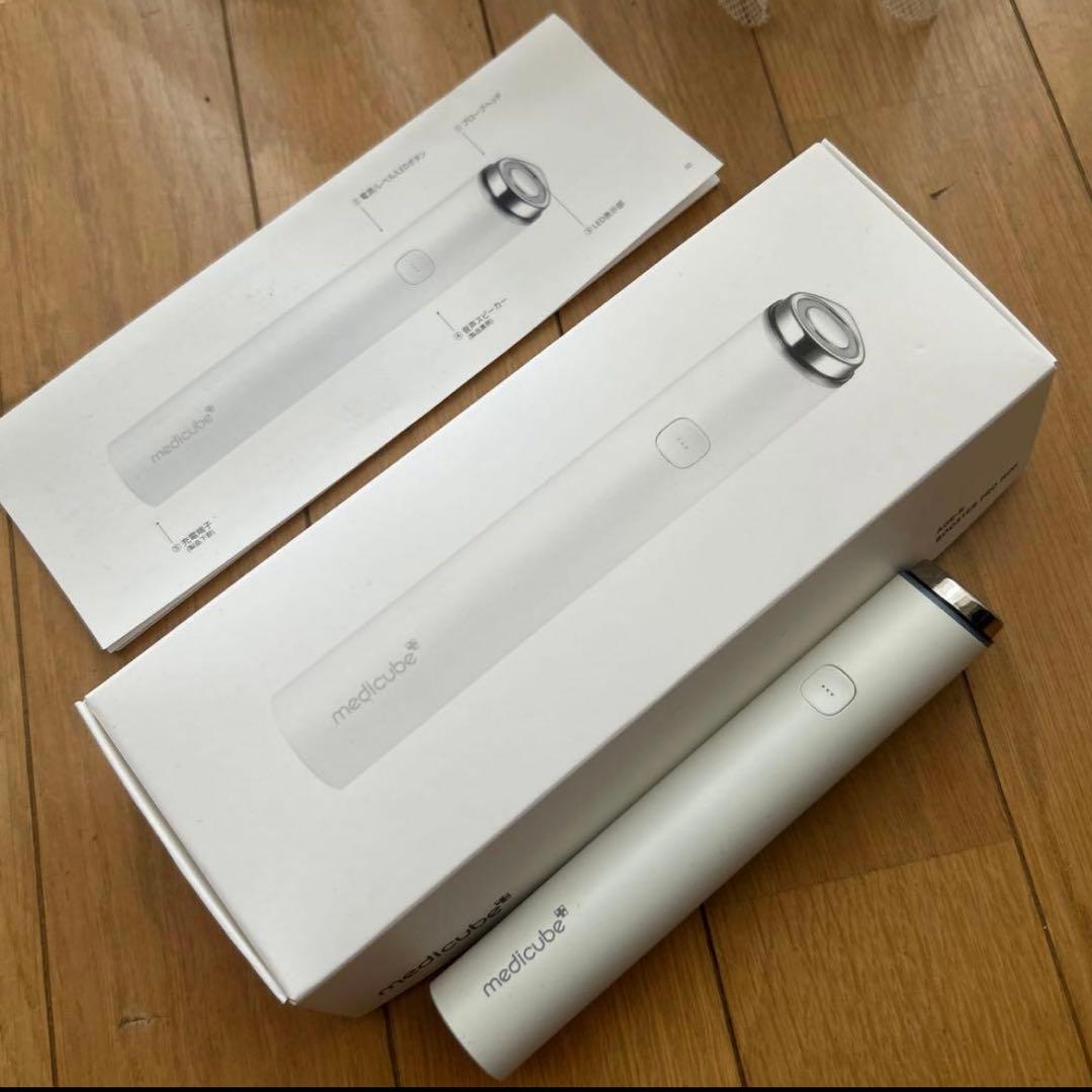 メディキューブ　AGE-R ブースタープロミニ　美顔器　ホワイト　白