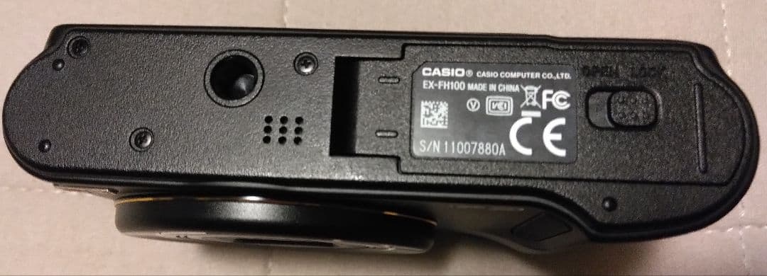 デジタルカメラ CASIO EXILIM EX-FH100