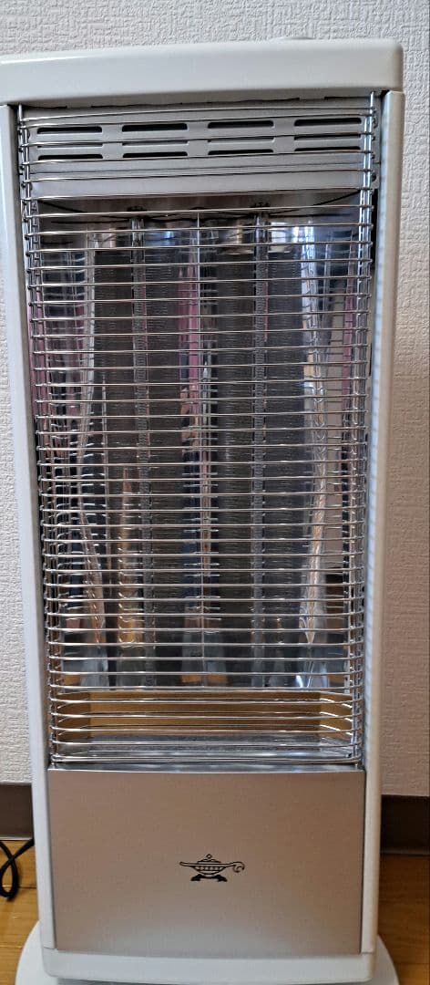 ヨッシー　アラジン AEH-G106N-W 遠赤グラファイトヒーター